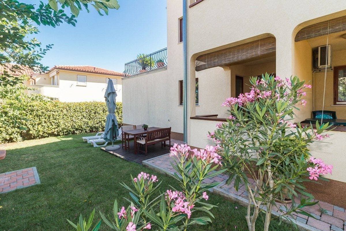 Ferienwohnung Ines mit Garten nahe Strand bei Pula 1