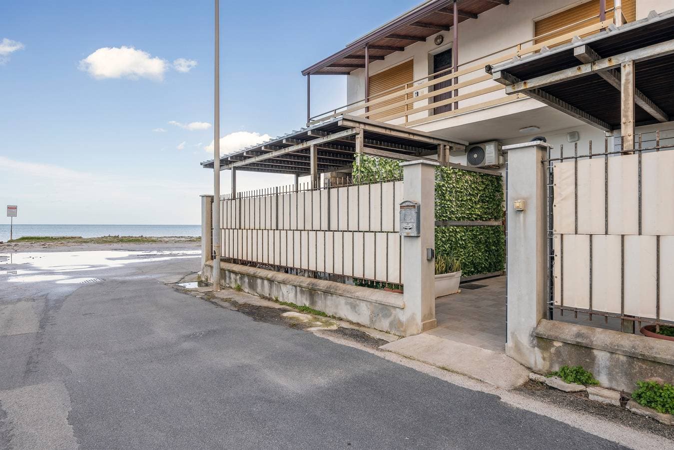 Foto 2 von 35: Apartment 'Lido Azzurro Sea Terra' mit Bergblick, WLAN und Klimaanlage