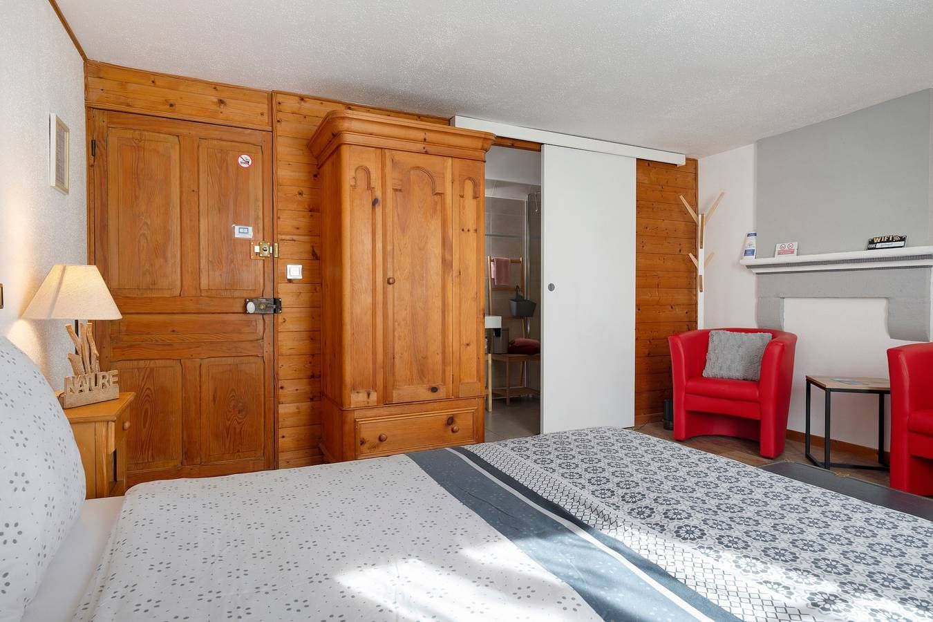 Foto 7 von 27: Gästehaus „Chambre Malle De Poste“ mit gemeinsamer Terrasse, Garten und WLAN