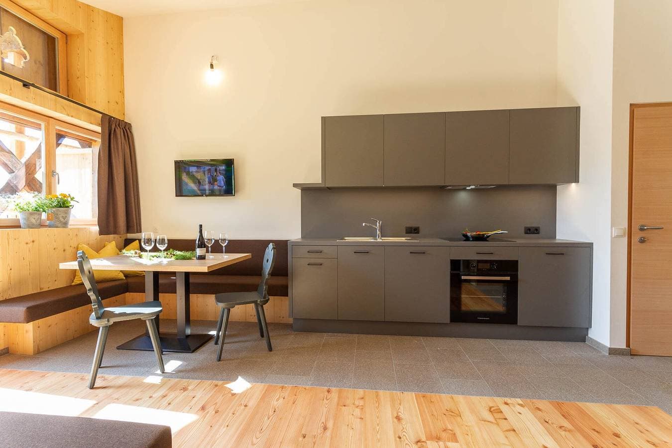 Foto 9 von 13: Ferienwohnung "Daimlhof Ferienwohnung Lärchenzweig" mit Bergblick, Garten, Balkon und WLAN