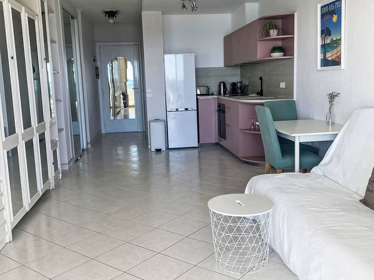 Foto 6 von 21: Studio-Apartment mit Blick auf das Wasser