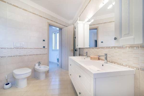 Foto 9 von 15: Small Double Room with Private External Bathroom