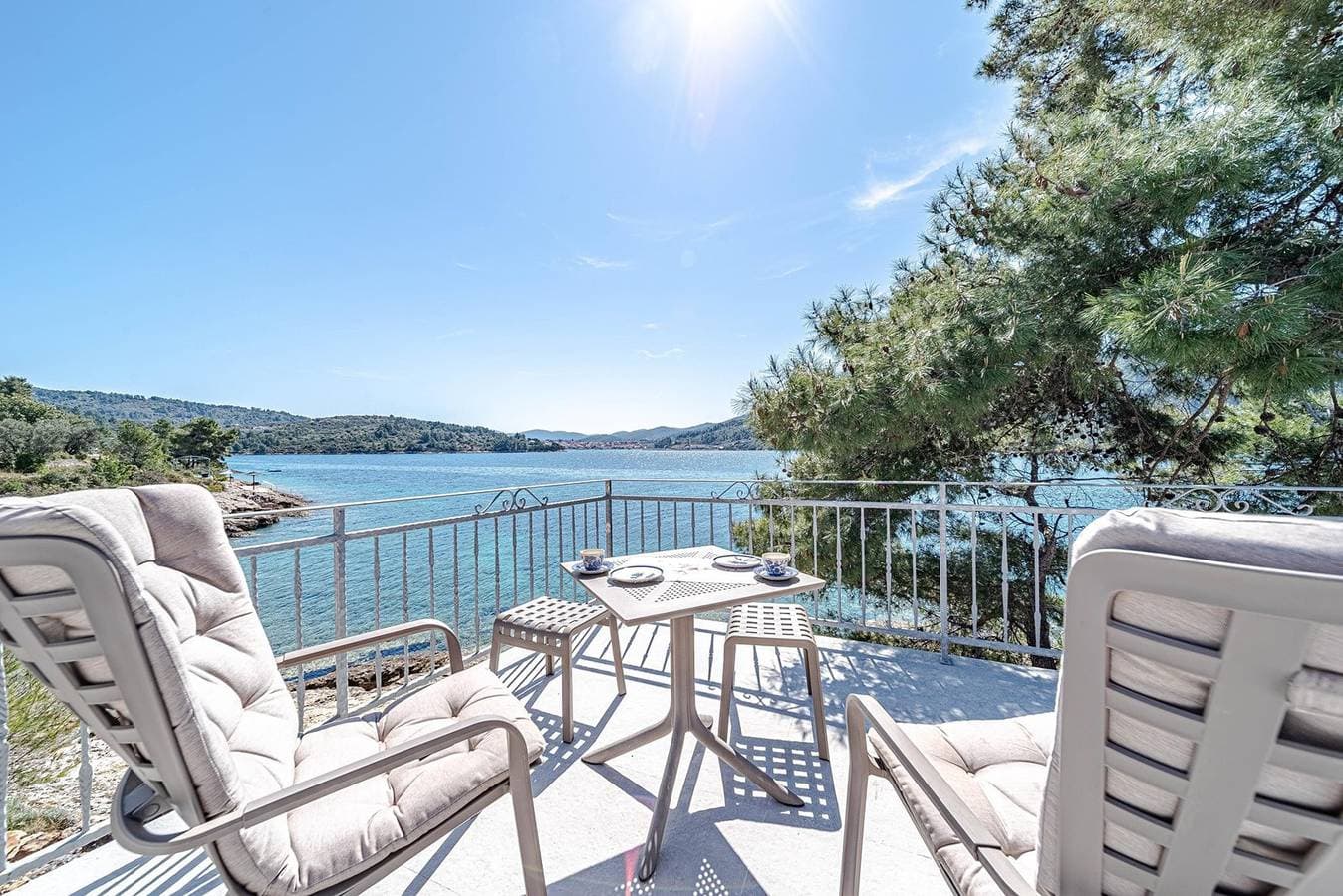 Foto 9 von 47: Schönes Ferienhaus am Meer Ema mit Terrasse