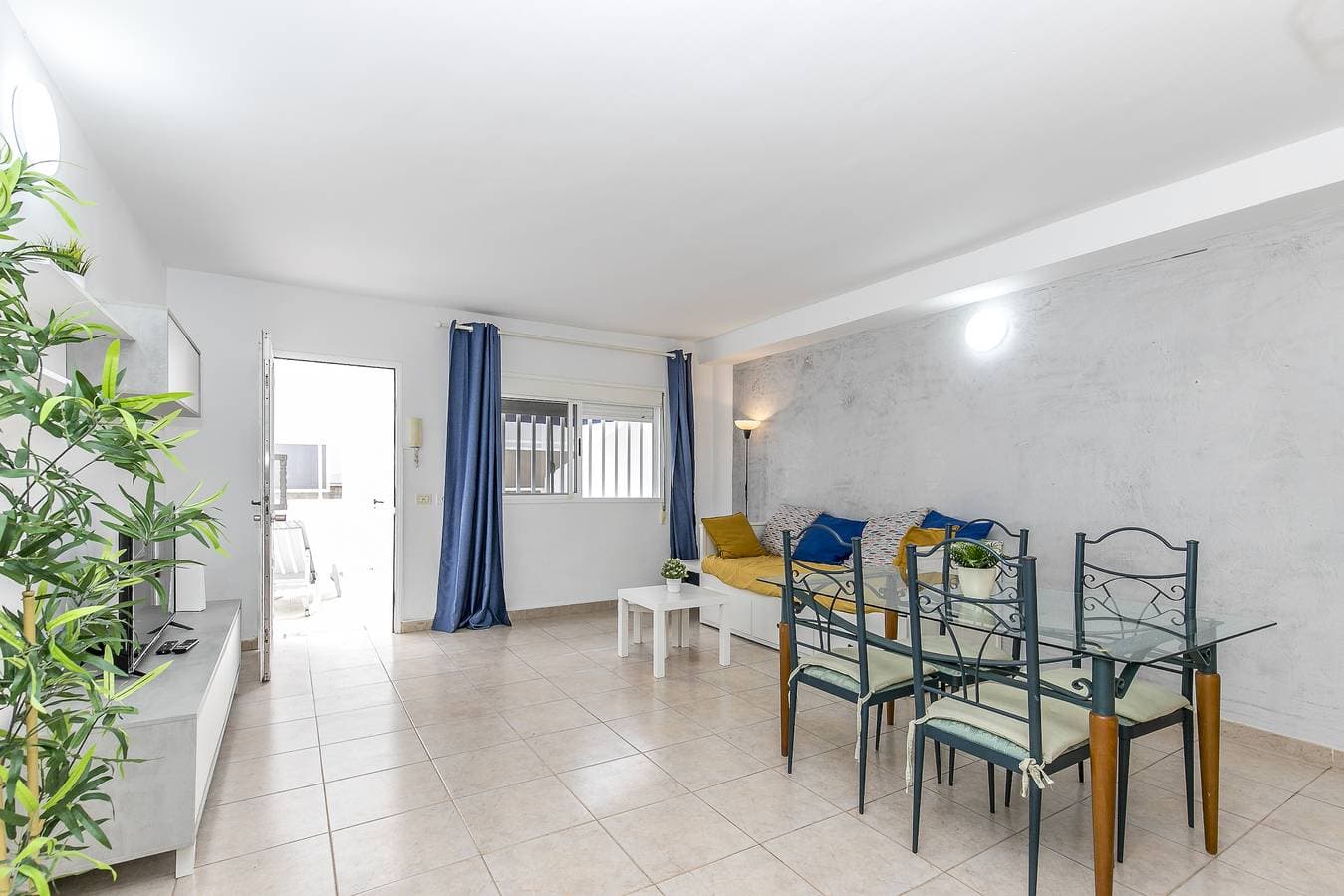 Foto 10 von 35: Ferienwohnung für 3 Personen mit Pool