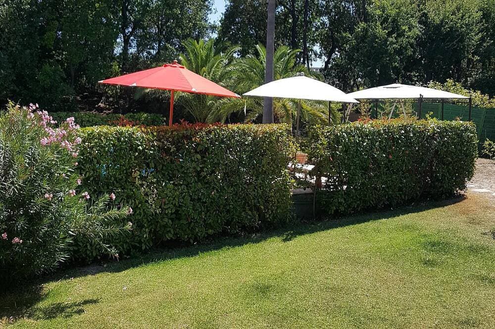Foto 8 von 30: A Villa With Air Conditioning And A Private Pool In A Quiet Setting