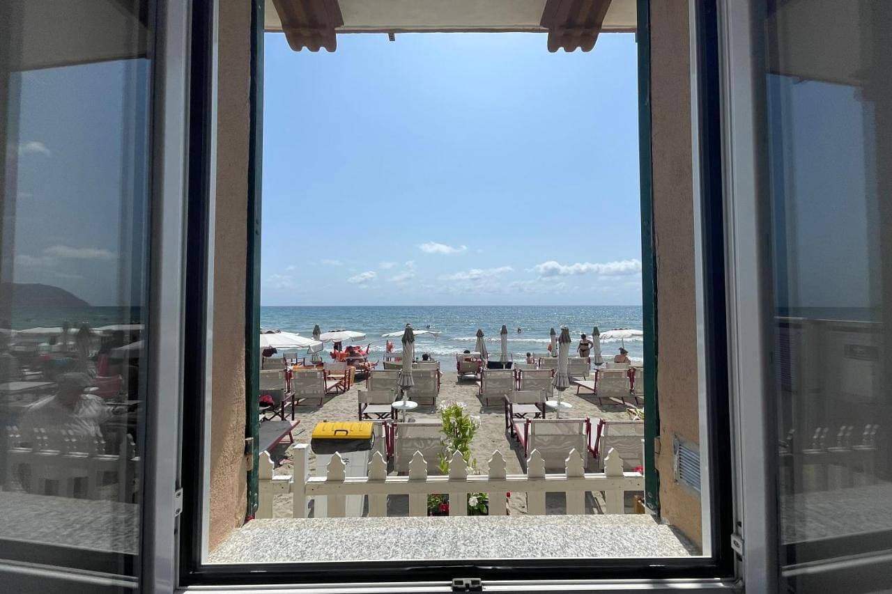 La Casa Sulla Spiaggia - On The Beach- Happy Rentals 1