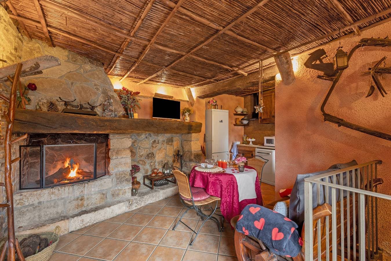 Foto 8 von 23: Finca 'La Cova De Can Pavet' mit Bergblick, privater Terrasse und Wi-Fi