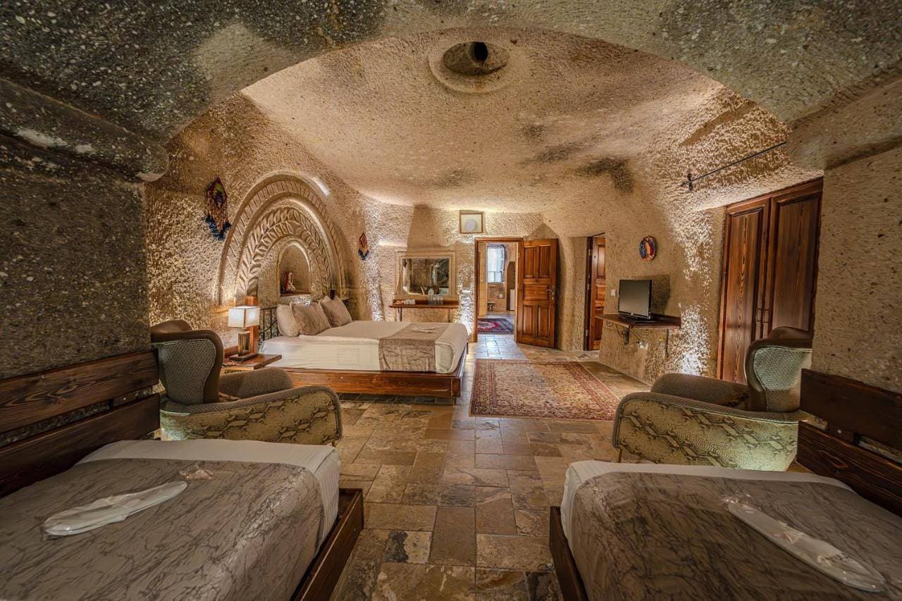 Foto 11 von 22: King Suite with Jacuzzi 201