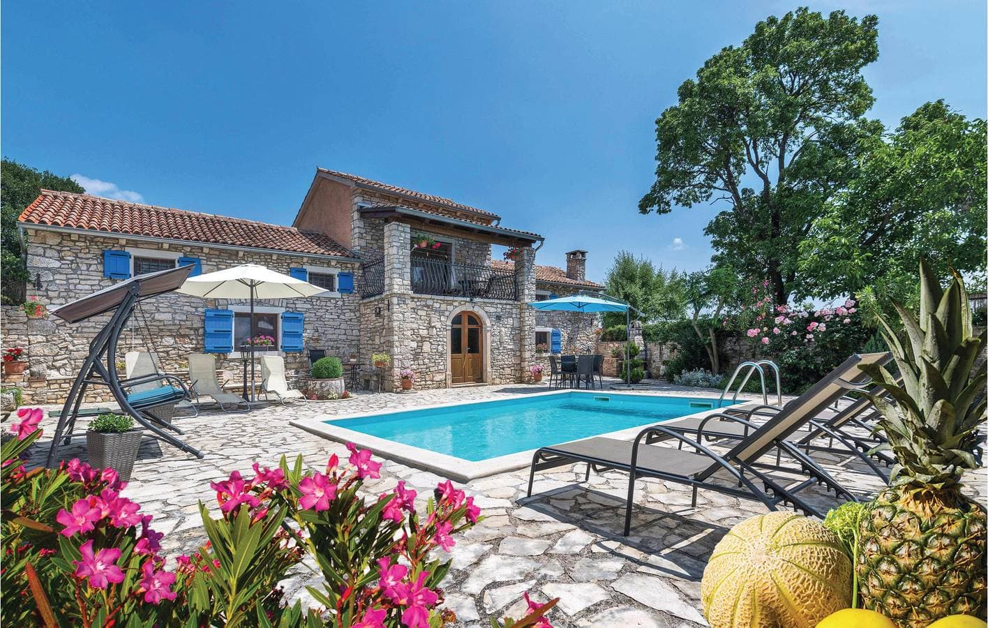 Foto 3 von 43: Ferienwohnung mit Meerblick, Pool, Terrasse und WLAN in der Nähe von Barban