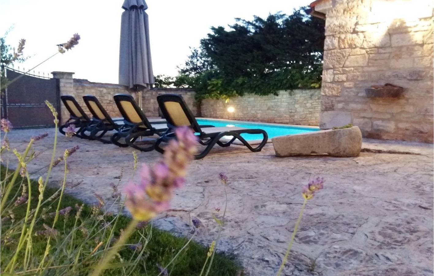 Foto 11 von 30: Gemütliche 1-Zimmer-Wohnung mit Pool, WLAN und Parkplatz in Jakovici