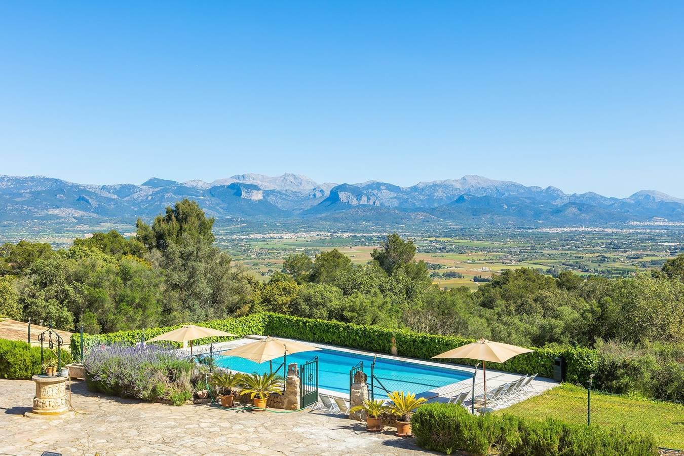 Foto 2 von 45: Finca 'Es Puig De Ses Coves' mit Bergblick, WLAN und Klimaanlage