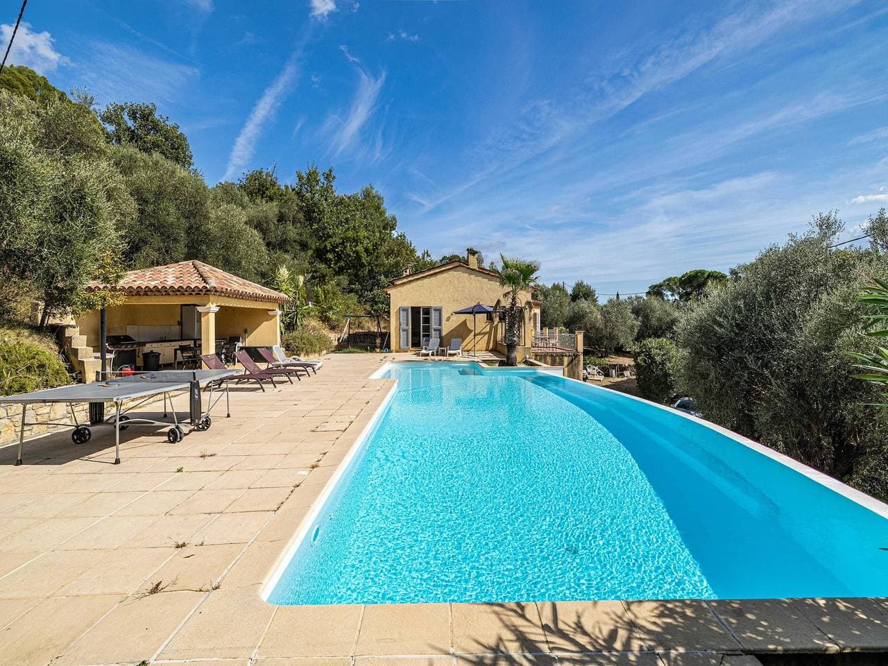 Foto 2 von 24: A/C Haus 4Br/10P mit Pool – 40 Minuten von Cannes