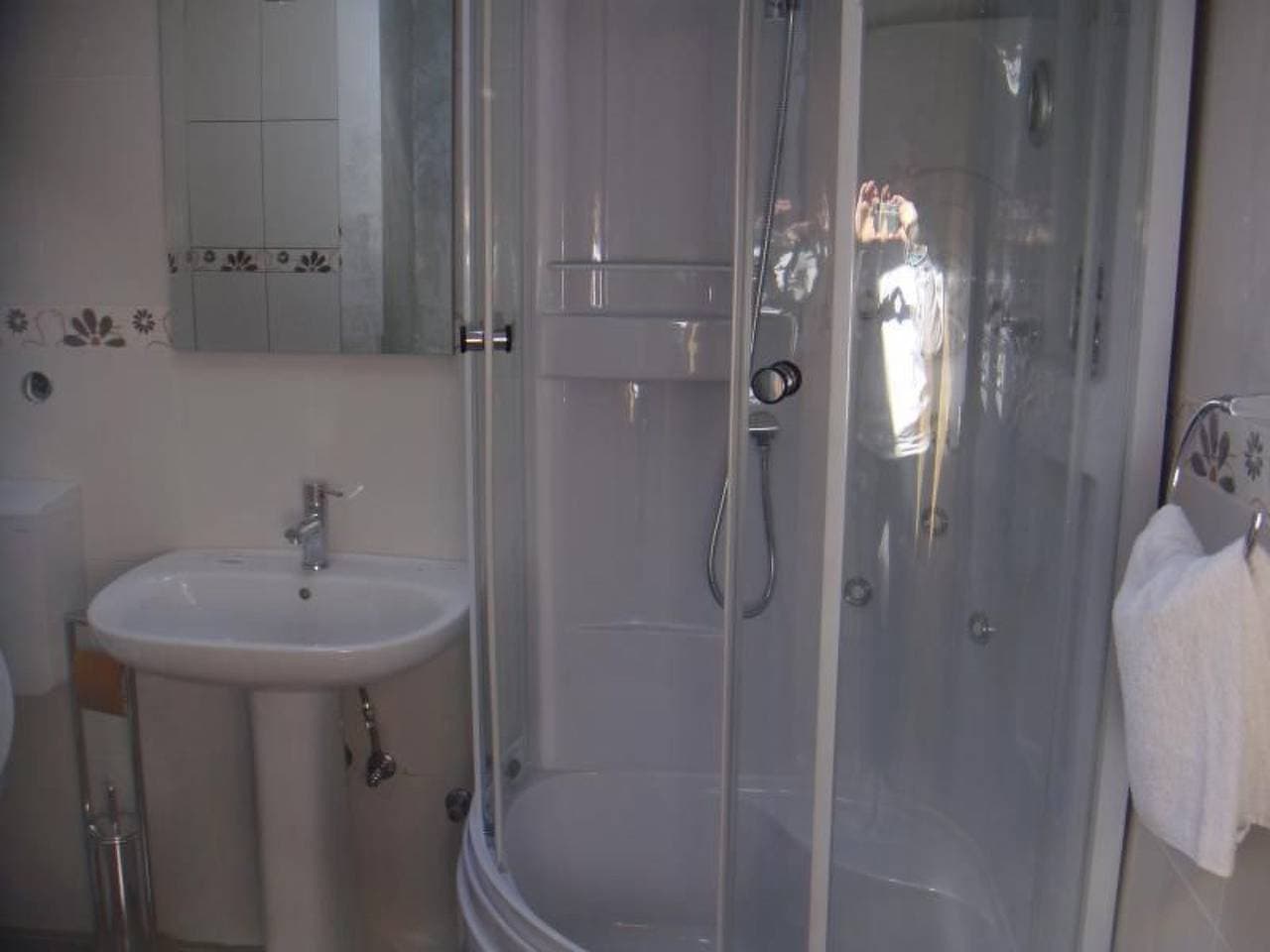 Foto 3 von 21: Wohnung in Povlja mit privatem Parkplatz