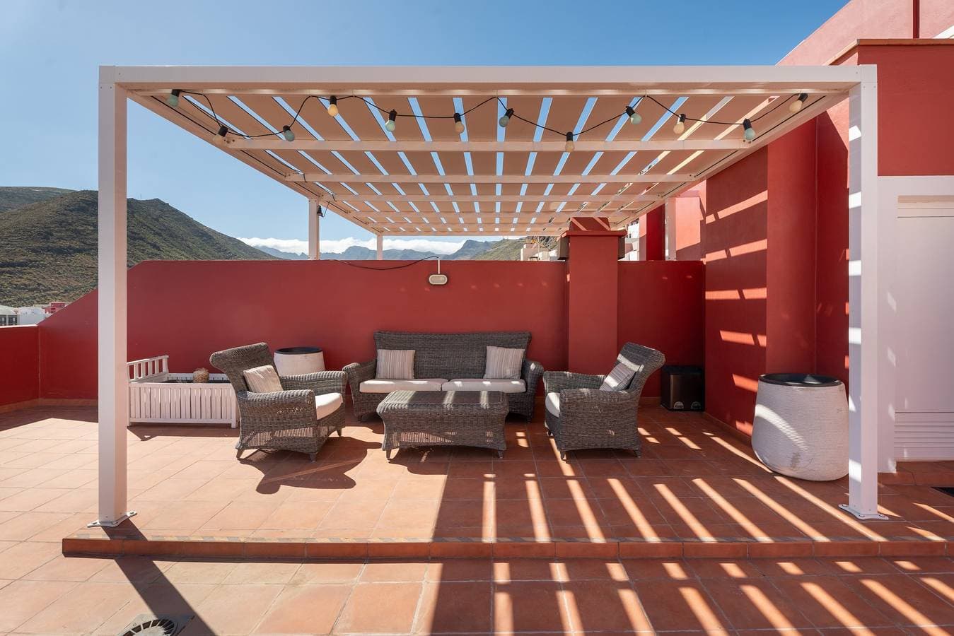 Foto 3 von 31: Casa Miramar 7 – Spektakuläre Terrasse mit Meer-, Stadt- und Bergblick