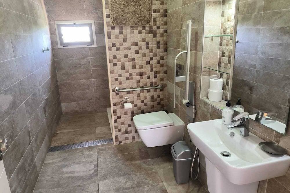 Foto 4 von 23: Einzigartige Luxusvilla in einer exotischen Bananenplantage. Beheizter Pool