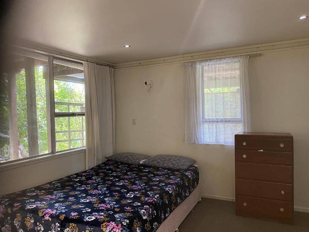 Foto 9 von 22: Ruhige Gästezimmer in Browns Bay mit Blick auf den Garten