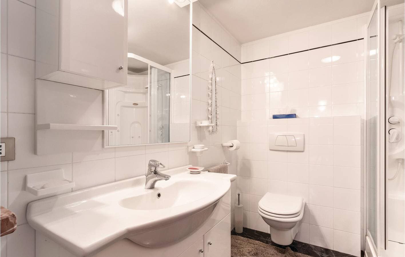 Foto 11 von 16: Luxuriöse Gardasee-Wohnung: Parkplatz, Terrasse, und Internet!
