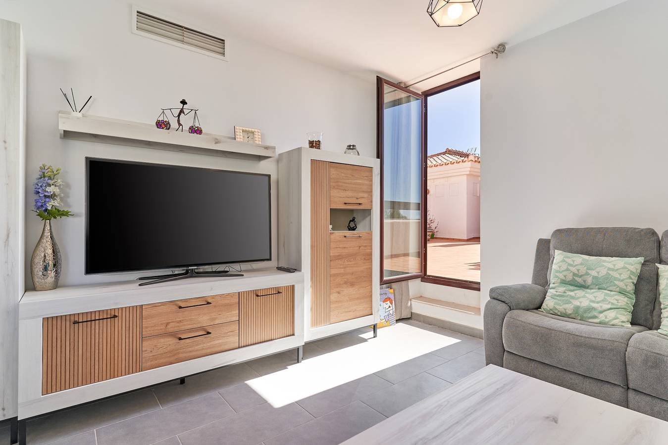 Foto 9 von 31: Apartment 'El Ático Del Oasis' mit Meerblick, WLAN und Klimaanlage