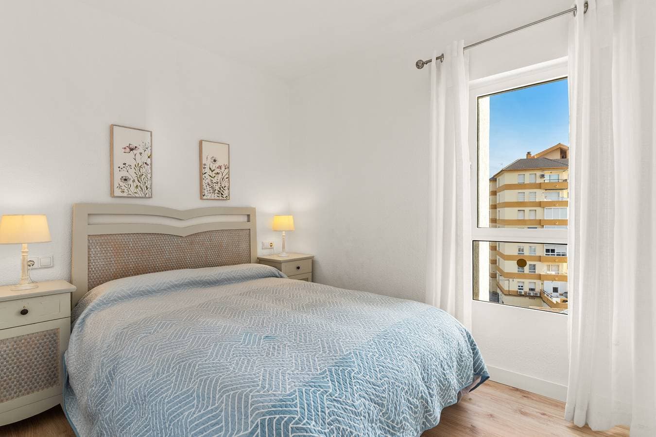 Foto 10 von 24: Apartment 'Benalbeach Sea Front' mit Meerblick, WLAN und Klimaanlage