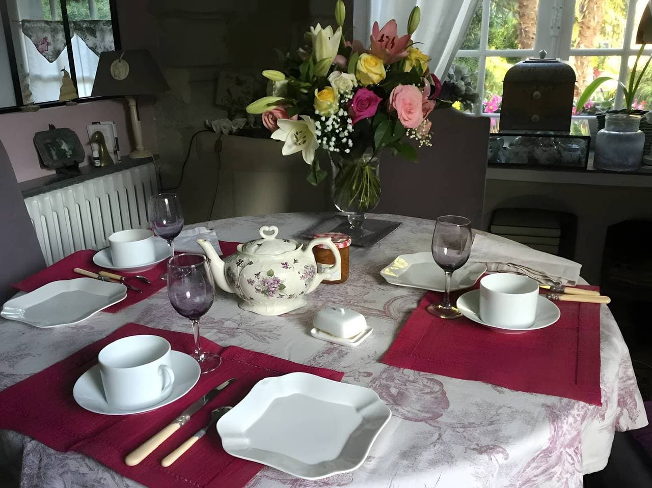 Foto 6 von 25: Zimmer Darjeeling in Les Ormeaux: Seeblick, Gemeinschaftsterrasse & WLAN