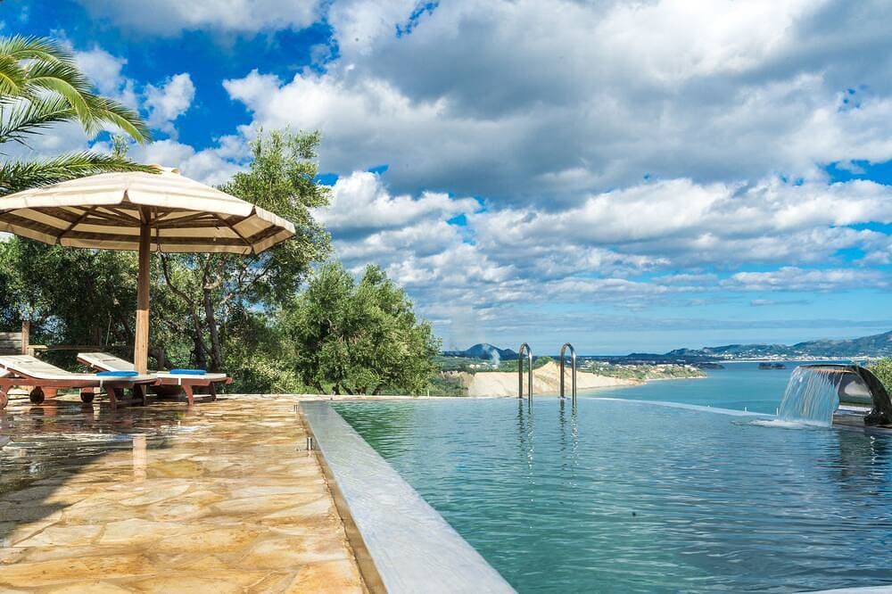 Foto 3 von 7: Kymaros exklusive Villa Lofos, 3 Schlafzimmern, privatem Pool, Meerblick