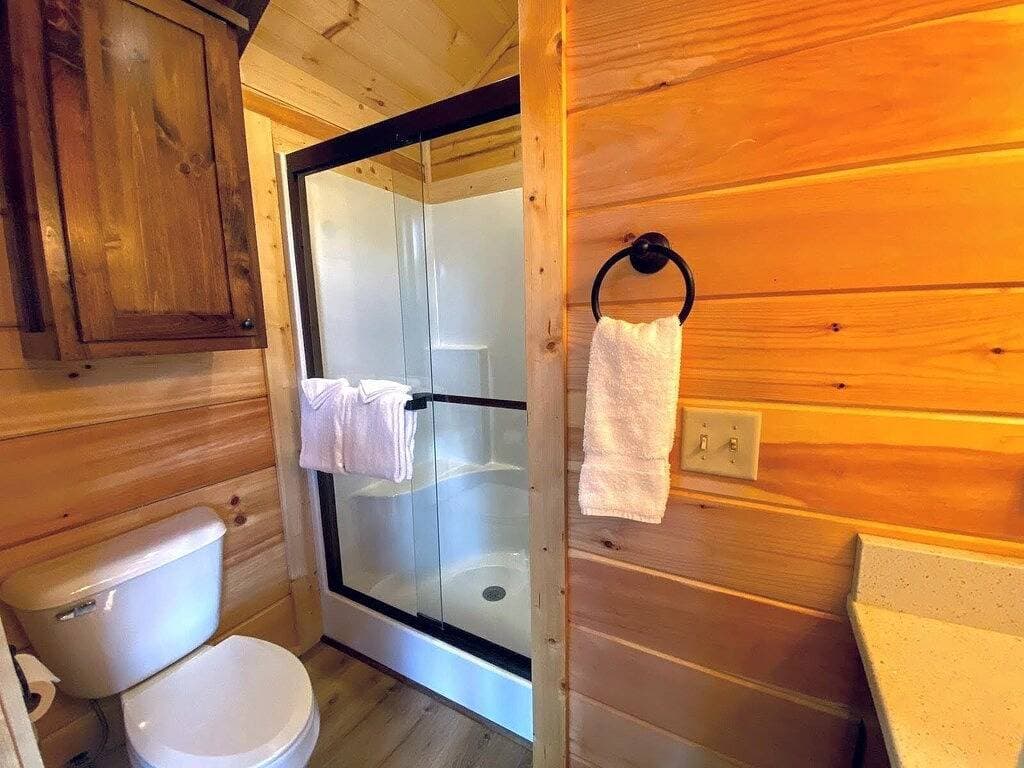 B3 Awesome \"Tiny Home\" A/C, Mountain Views, Minutes to Skiing, Hiking, Attractions, Dog Friendly! 1