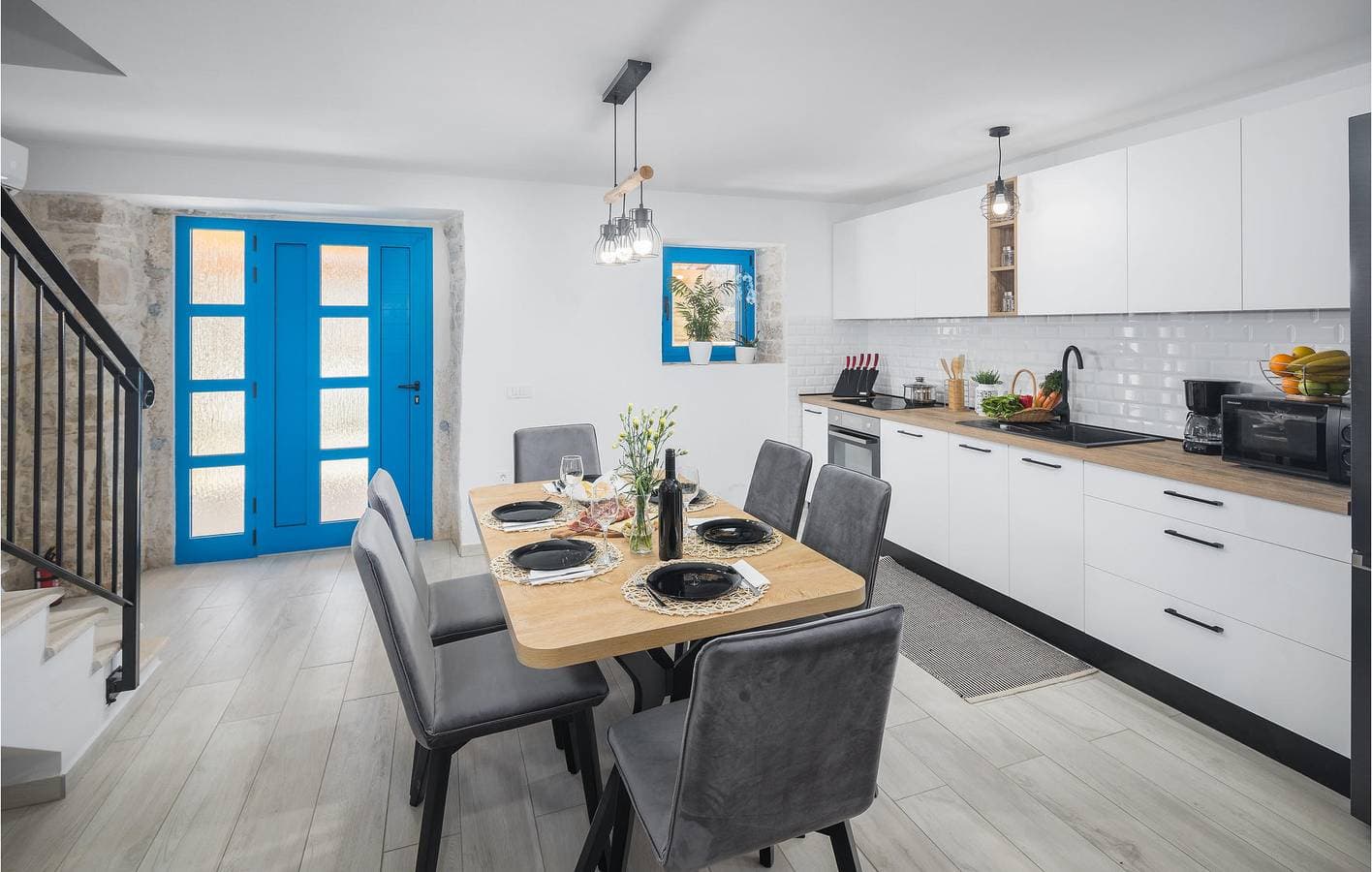 Foto 6 von 33: Gemütliche 1-Zimmer-Wohnung mit Pool, WLAN und Parkplatz in Anzici
