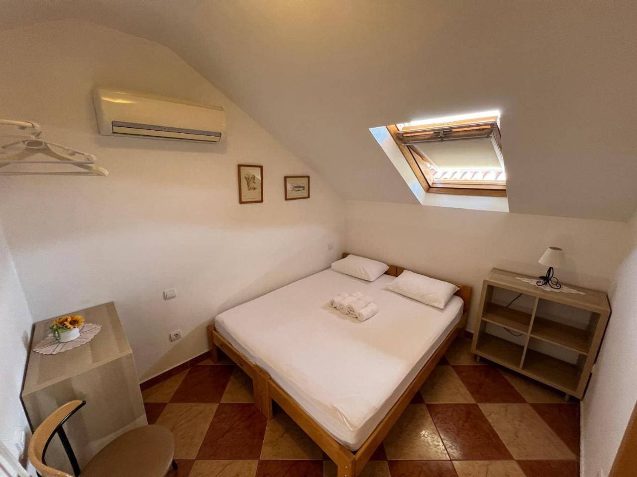Foto 11 von 16: Small Double Room - Attic