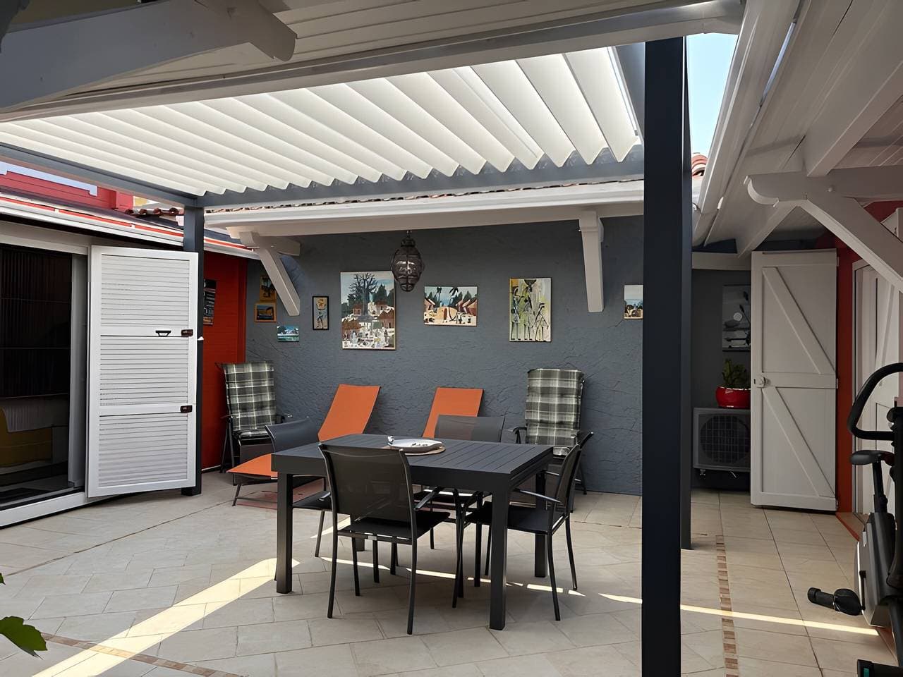 Foto 3 von 22: Ferienwohnung 'Autour D'un Patio, Proche Mer' mit privater Terrasse, Wi-Fi und Klimaanlage