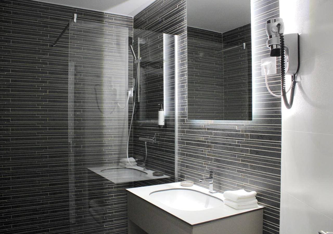Foto 5 von 11: Standard Twin Room with Free Parking