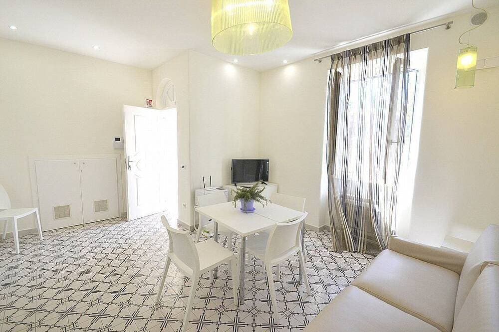 Foto 12 von 24: Villa Elicona B: A welcoming apartment situated in a central location, at a short distance from the Cathedral of Ravello, with Free Wi-Fi.