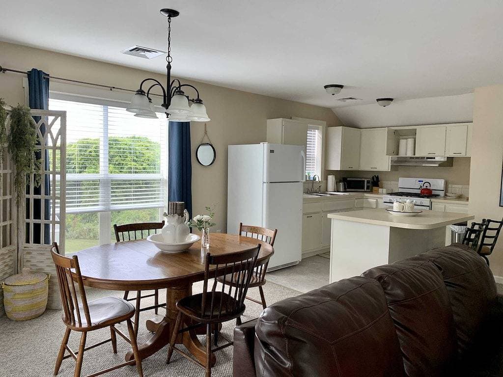 Foto 8 von 35: 1 Bdrm Pet friendly Rental/ Walkable to Village