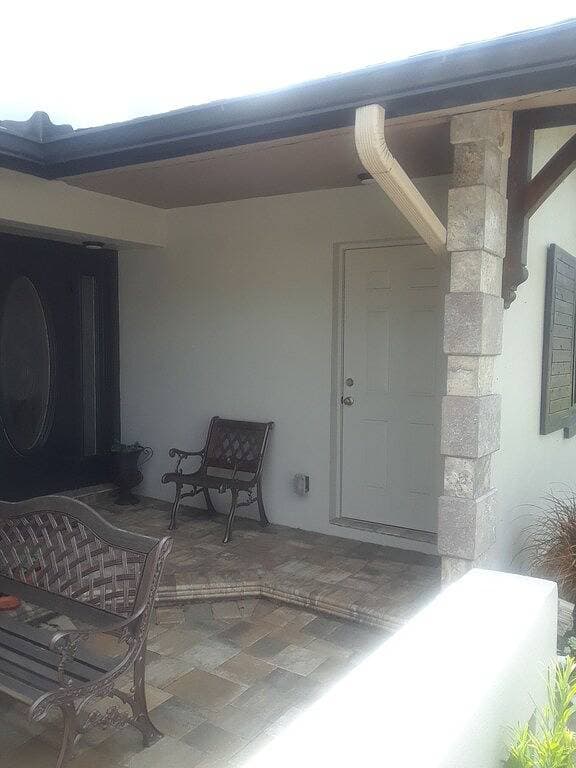 Foto 11 von 17: Clean affordable Vac. rental suite 2 miles to beach 3 priv, rms. Liv, Bed, Bath