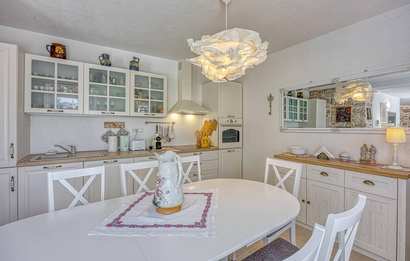 Foto 3 von 35: Gemütliche 200 m² große Wohnung mit Pool, Parkplatz und WLAN in der Nähe des Selina City Center