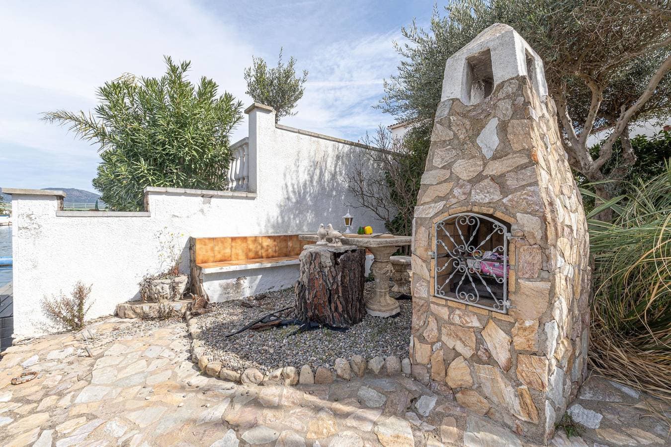 Foto 5 von 41: Moderne Villa mit zwei Schlafzimmern und 12,5m Liegeplatz im Ebro-Sektor