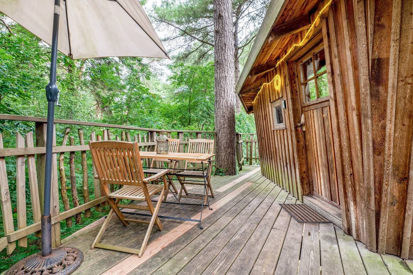 Foto 3 von 25: Ferienhaus 'Baumhaus Wernerwald' mit Balkon und WLAN