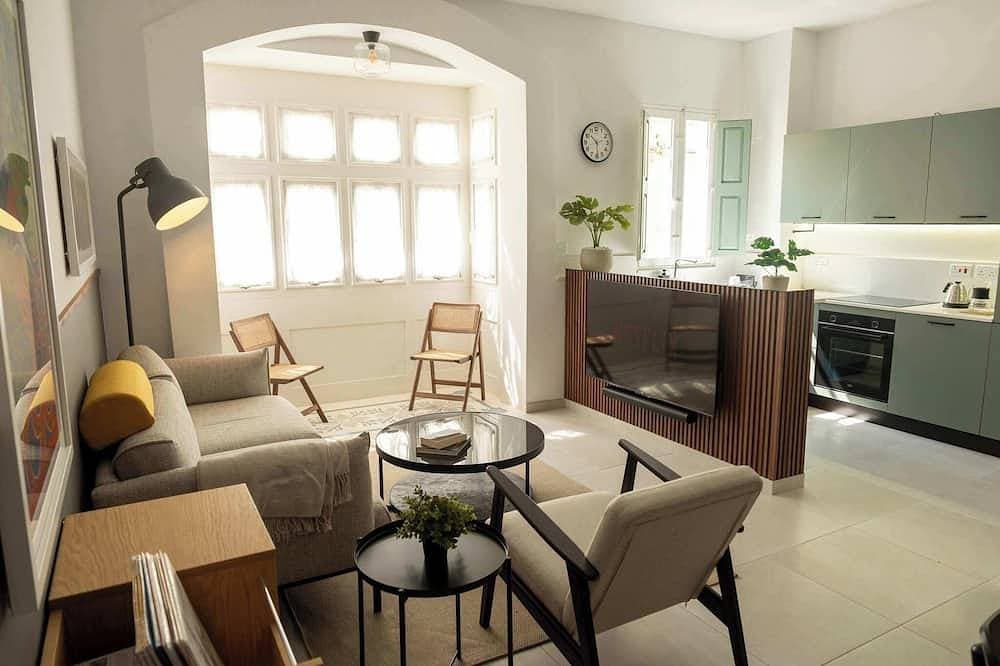 Apt w/ Maltese Balcony + Private Home Office 1