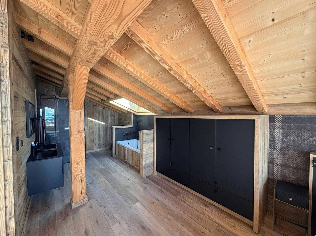 Foto 13 von 35: Neues, luxuriöses Chalet mit Panoramablick und Whirlpool