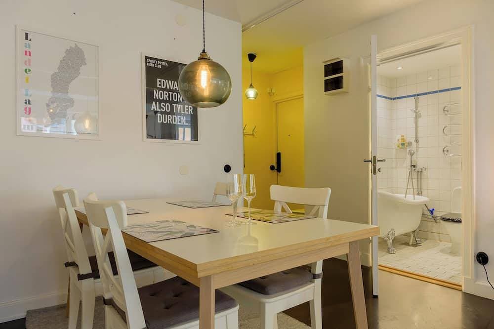 Foto 12 von 30: Vibrant neighbourhood in the heart of popular Södermalm. Safe and central street