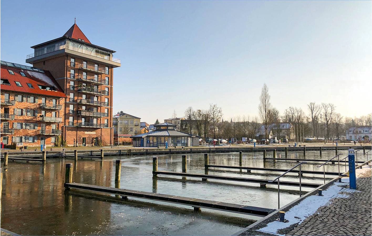 Foto 11 von 16: Gemütliches Hausboot mit Terrasse & WiFi in der Nähe des Stadtzentrums von Neuruppin