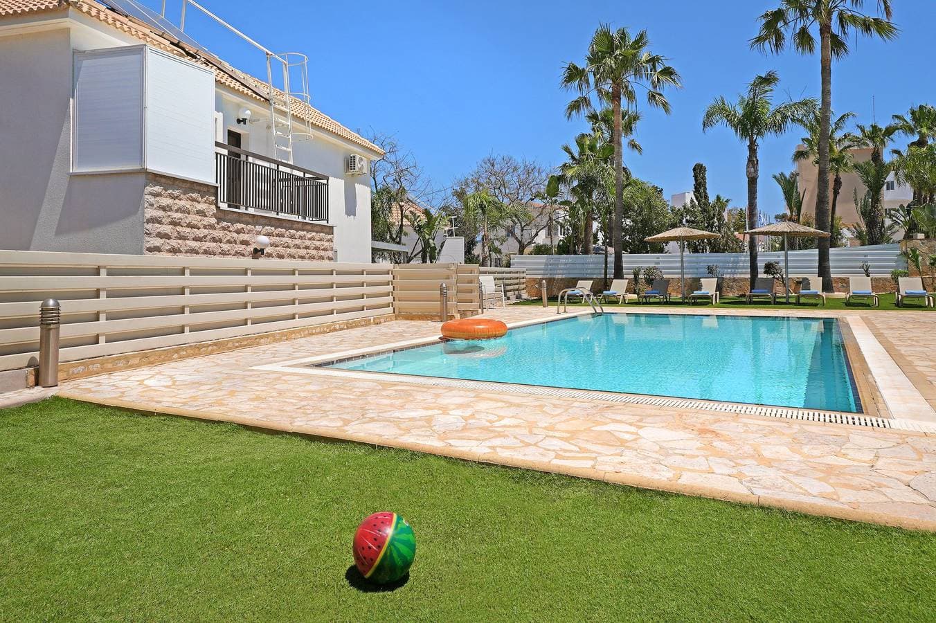 Foto 11 von 39: Villa für 8 Personen mit Garten