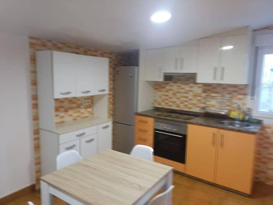 Foto 4 von 61: Two-Bedroom Apartment
