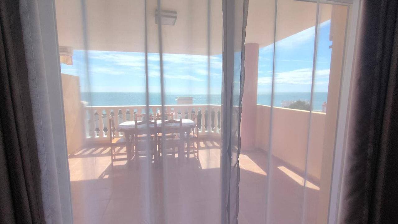 Foto 2 von 38: Three-Bedroom Apartment with Sea View