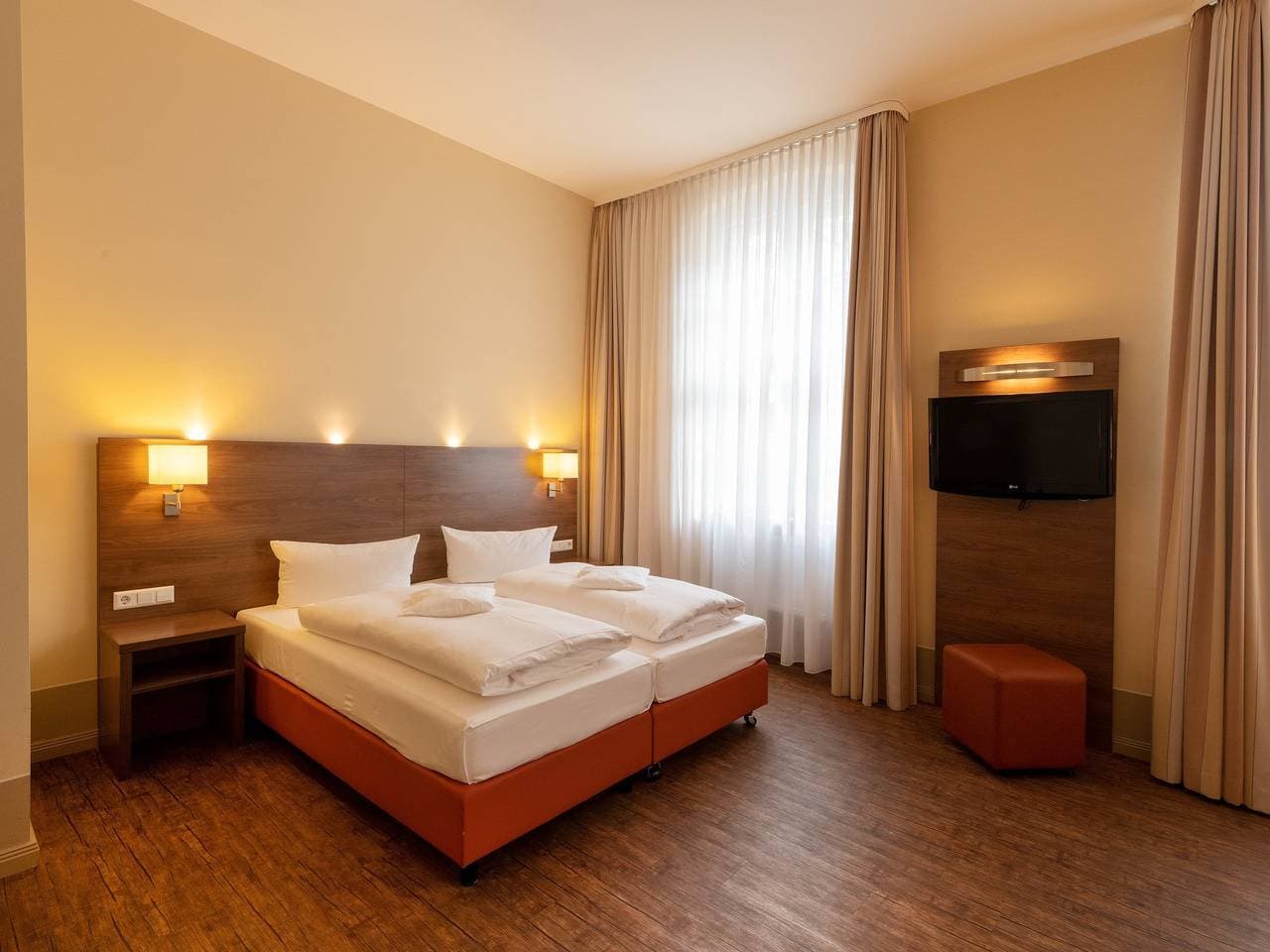 Foto 5 von 9: Hotel am Großen Waisenhaus - Doppelzimmer "Quartier de luxe" mit Dusche/Wc, inkl. Frühstück