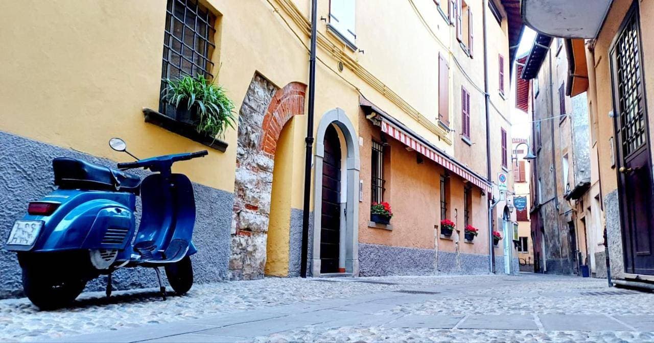 Iseo Portelle Holiday da Barbara - indoor private parking & bike storage 1