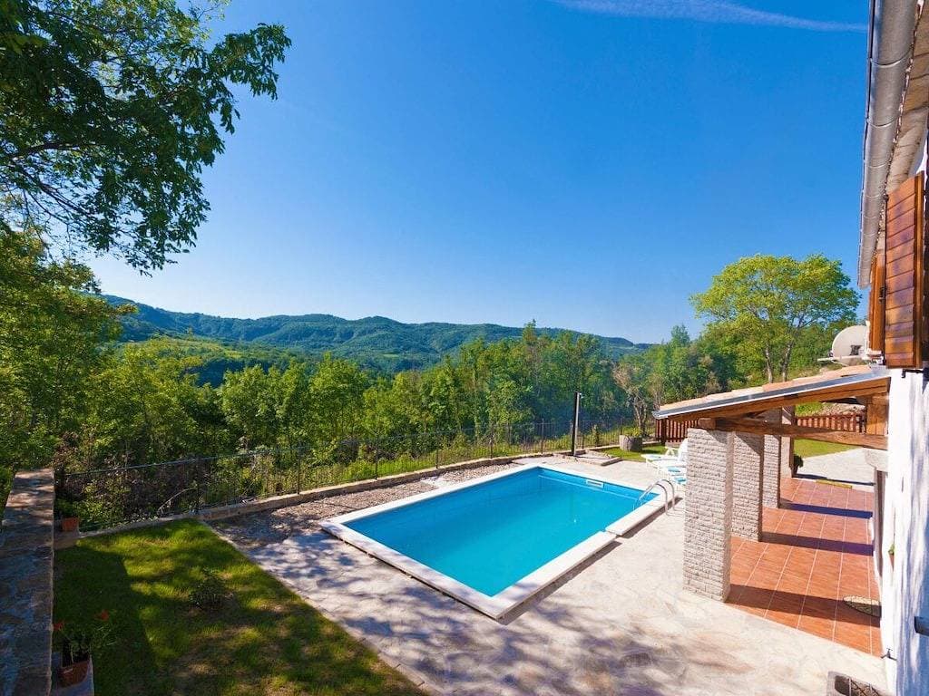 Foto 4 von 32: Ferienhaus in Cerovlje mit Schwimmbecken