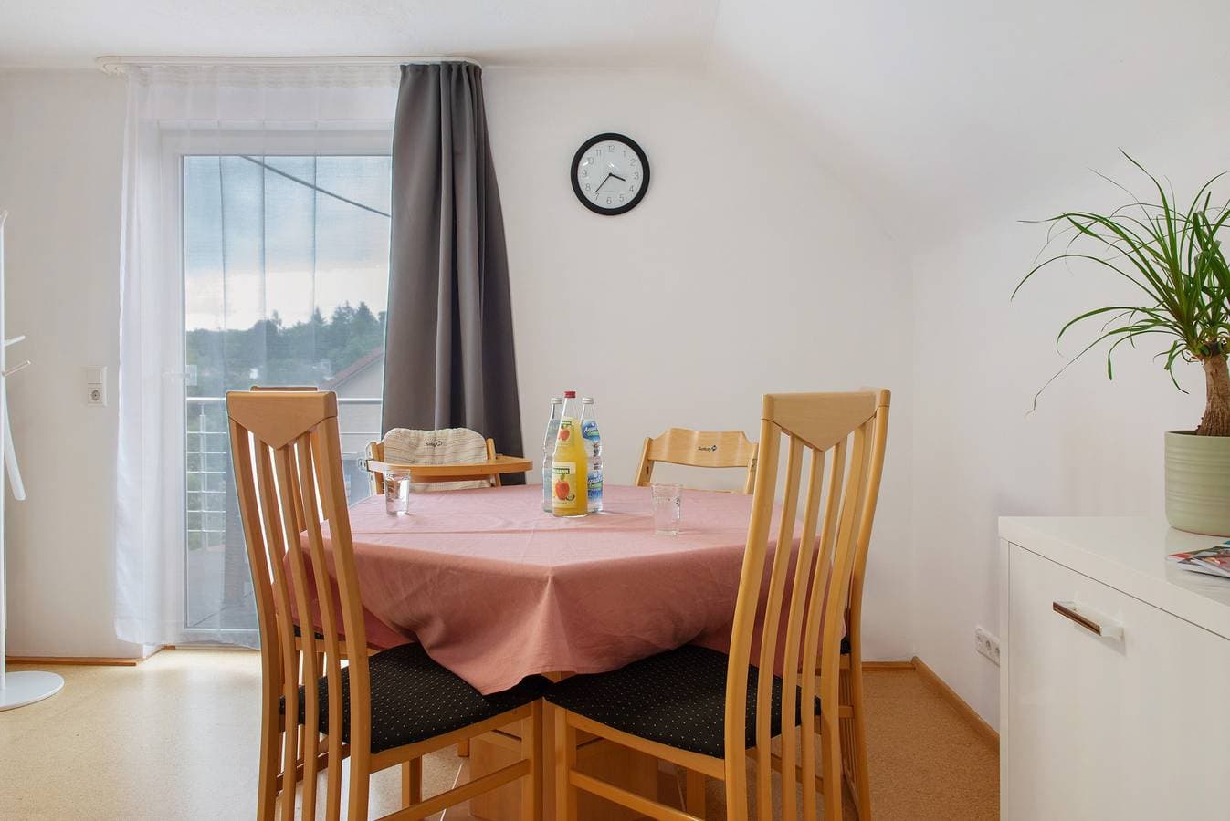 Foto 11 von 22: Ferienwohnung "Am Schlosssee" mit Balkon und WLAN