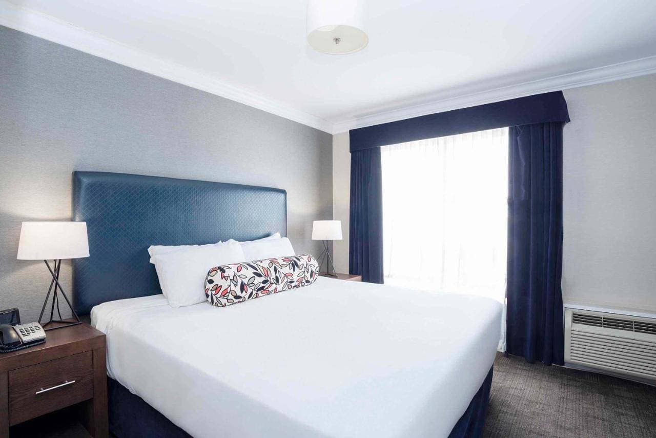 Foto 9 von 12: Standard Suite, 1 King Bed, Kitchenette