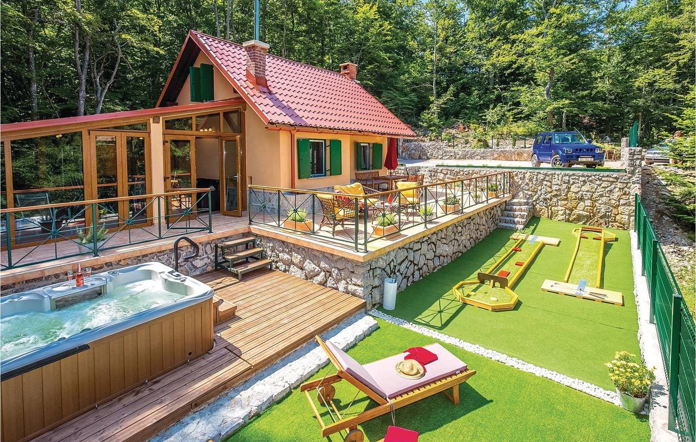 Familienfreundliche 2-Zimmer-Wohnung mit Terrasse, Parkplatz und Klimaanlage 1