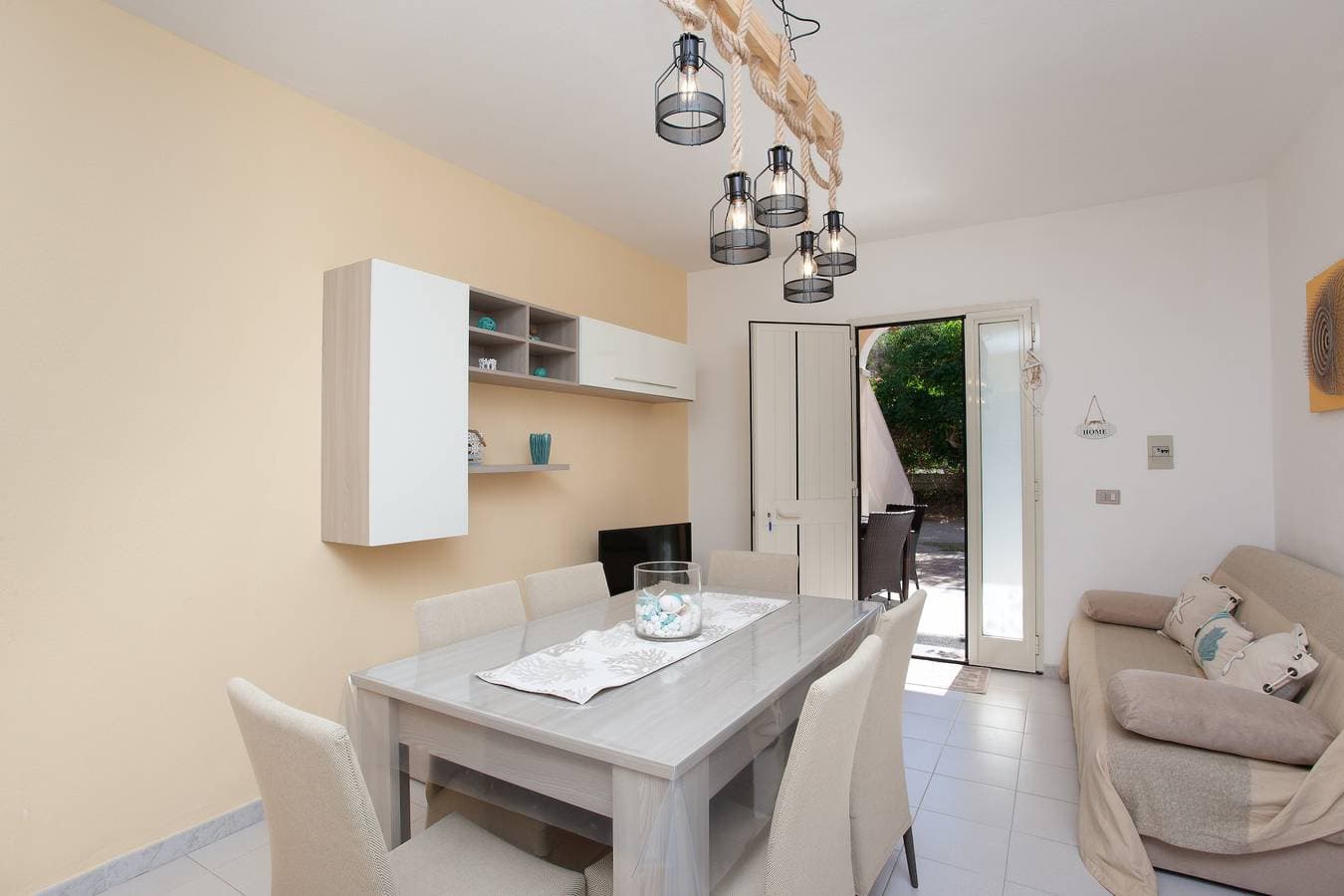 Foto 3 von 25: Familienfreundliche Ferienwohnung 'Brezza Marina' mit Garten, Klimaanlage und privater Terrasse